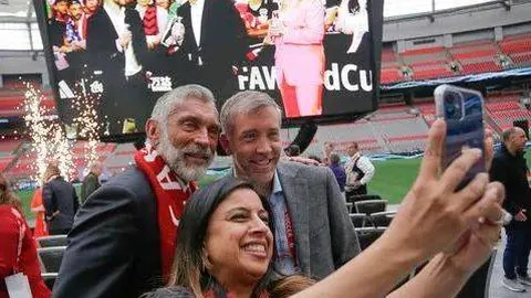 辽宁本钢再攀高峰，总决赛连胜12场荣耀夺冠，连续三冠辉煌再续！